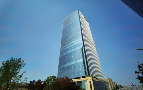 雄踞中华龙脉 展示时代风采